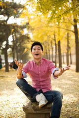 组图：赵楚仑新写真演绎清新范