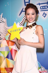 组图：蔡依林坚持舞曲路线 佩服朱莉勇敢防癌