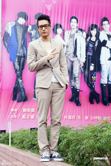 组图：周汤豪荧屏处女作获好评 力压前辈蓝正龙