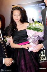 组图：舒淇出席腕表店开业 半露香肩展示迷人微笑