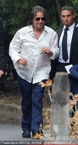 组图：《王尔德-莎乐美》发布会 导演获查斯坦献吻