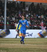 高清图：金俊秀任队长帅气踢球 金贤重等首场热身赛