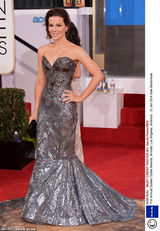 组图：凯特-贝金赛尔鱼尾礼服亮相红毯明媚动人