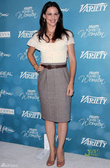 组图：众星出席午餐会 海瑟薇加纳阿汤嫂斗艳