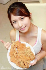 组图：19岁少女鸡排妹郑佳甄大露酥胸性感写真