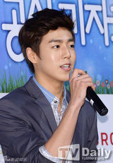 组图：李玹雨藤井美菜出席富川电影节记者会