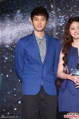 组图：郑元畅挑战多重人格 拖张钧甯“下水”