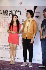 组图：Makiyo妈妈拖病体现身《眼泪》首映