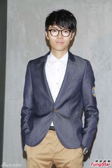 组图：谢安琪性感爆表露波边 方大同否认做一哥