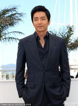 组图：《盾》发布会 三池崇史松岛菜菜子亮相