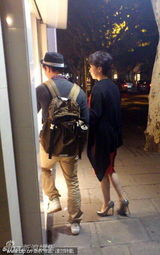 组图：海清上海会友逛街 潮店淘宝休闲随意