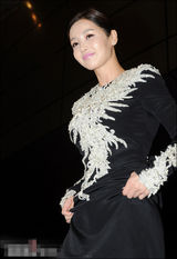 组图：南圭丽(南奎丽)紧致黑裙华贵展玲珑丰润身材