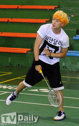 组图：《艺体能》现场 昌珉李钟秀玩命练习