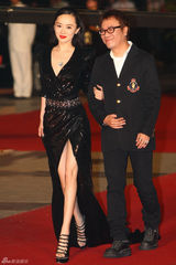 高清图：霍思燕佩戴不菲珠宝 红毯演绎清纯狂野