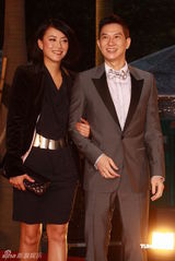 幻灯：香港金像奖颁奖红毯 张家辉霍汶希携手亮相