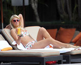 组图：帕丽斯-希尔顿巴西度假 比基尼秀身材