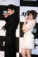 高清组图：姜志焕成宥利出席新片《车刑警》发布会