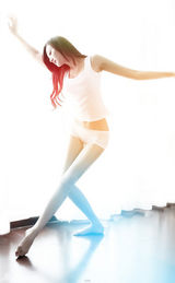 组图：“S小姐”徐杉拍纯白写真 彰显甜姐儿范