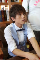 组图：武艺助阵杭州快男分享唱歌心得