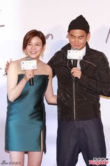 组图：陈妍希抹胸裙亮相 彭于晏惊喜助阵