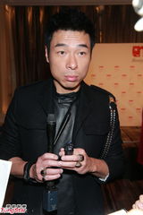 组图：徐子珊真空上阵出席时尚杂志庆典