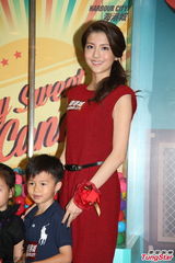 组图：吴千语红裙性感出镜 否认林峰到香闺过夜