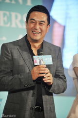 组图：《一仆二主》张嘉译搭档闫妮陷三角恋