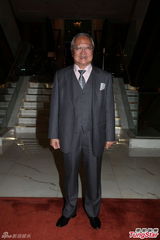 组图：钟景辉热爱演艺不退休 古明华获万元金牌