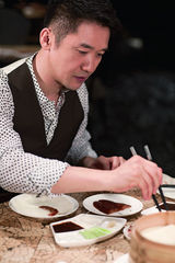 组图：黄志忠《时装》秀厨艺 大叔升级变厨神