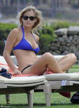 高清组图：莱昂纳多前女友拉法莉比基尼秀身材