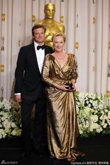 高清组图：奥斯卡后台获奖众星举金人光彩照人