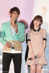 组图：汪东城携具惠善亮相新剧发布会自曝秀身材