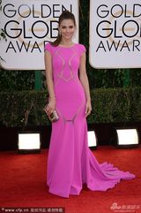 组图：金球奖红毯 美女主持人玛丽娅艳光照人