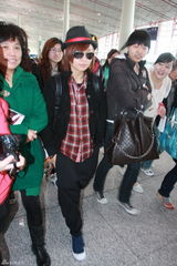 高清组图：周笔畅广州开唱在即 赴台北排练歌迷送机