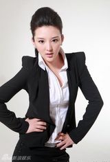 组图：张译匀初秋写真曝光 率性洒脱引中性风潮