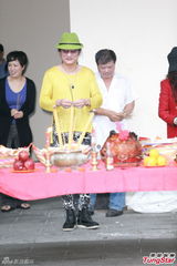 组图：甄妮欧阳菲菲齐聚 轻松心情迎开唱