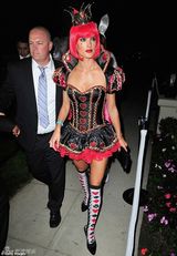 放大镜：好莱坞群星万圣节“捣蛋”指南(组图)