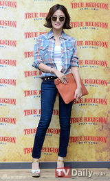 组图：成宥利郑糠云等出席时尚活动