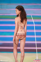 组图：港姐泳装秀热辣美胸 蛮腰翘臀各展风情