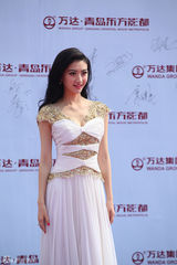 组图：莱昂纳多梁朝伟赵薇等齐聚青岛