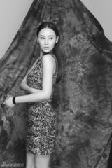 组图：杜十五淡妆贺岁写真知性妩媚