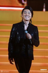 组图：郑丹瑞林珊珊开唱 感激林子祥叶德娴帮助