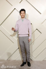 组图：窦骁潮流范儿十足 一脱老气横秋味