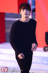 组图：金在中宋智孝新片釜山举办见面会