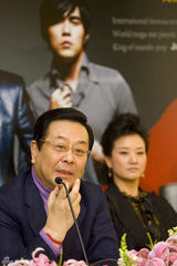 高清图：宋祖英上海将开唱 与波切利对唱PK周杰伦