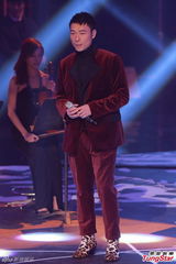 组图：容祖儿九夺劲歌金曲歌后 林峰获最受欢迎