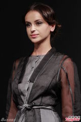 组图：霍启山绯闻女友性感走秀 拒谈郭晶晶怀孕