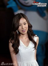 幻灯图集：群星斗艳劲爆红毯 李宇春邓萃雯最抢镜