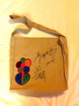 组图：李亚鹏丽江酒吧唱歌 抽烟心情放松