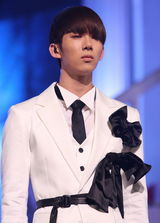 高清图：人气组合2AM新碟首唱 四成员化身白马王子